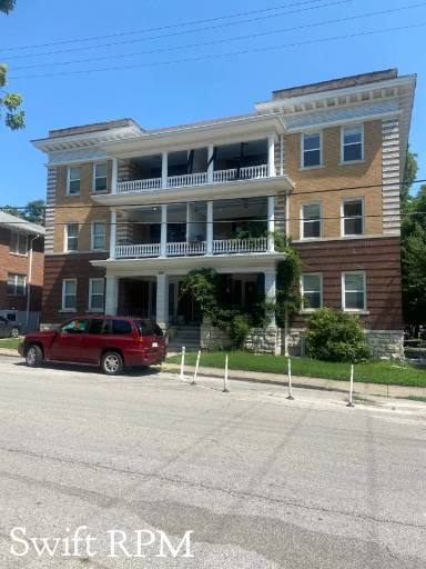 Main picture of 2 E 2nd St
