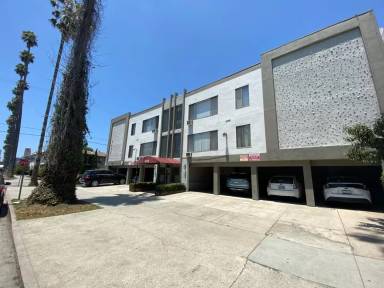Main picture of 5855 Carlton Way