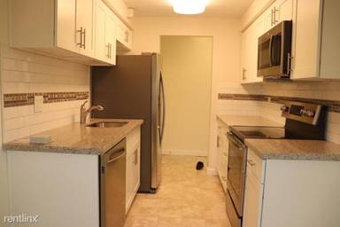 Main picture of 11006 NE 68th St