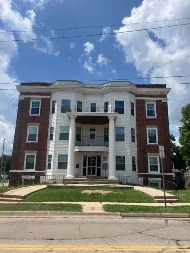Main picture of 640 Bluff St