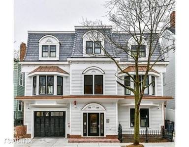 Main picture of 388 W 4th St