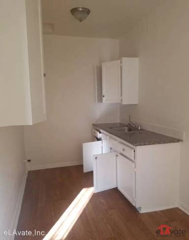 Main picture of 1046 W Martin Luther King Jr Blvd