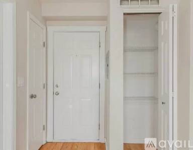 Main picture of 2520 W Leland Ave