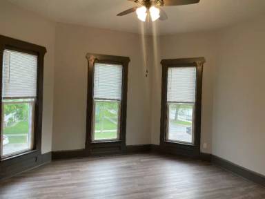 Main picture of 301 W Lincoln St