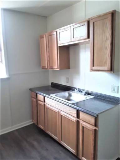 Main picture of 718 Centre St