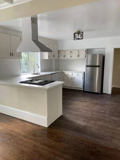 Main picture of 941 Capitol St