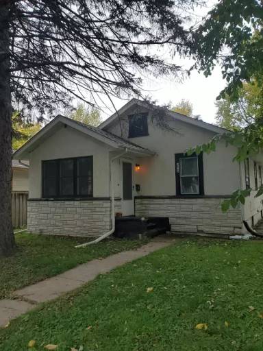 Main picture of 3820 Tyler St NE