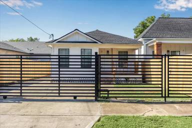 Main picture of 2302 Sumpter St
