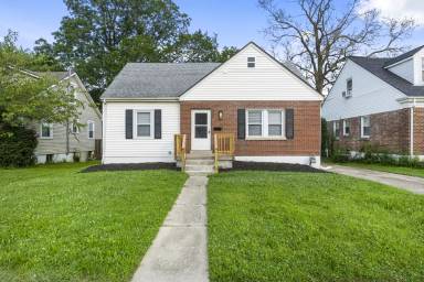 Main picture of 864 Meadow Ln