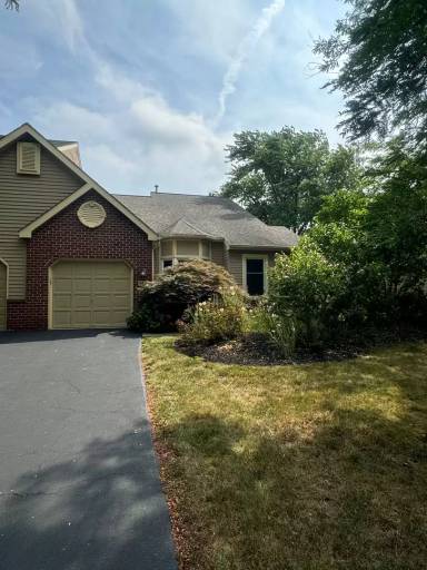 Main picture of 144 Pinecrest Ln