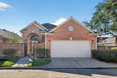 Main picture of 8023 Oakwood Hollow St