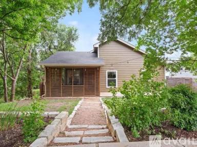 Main picture of 2111 E 8th St