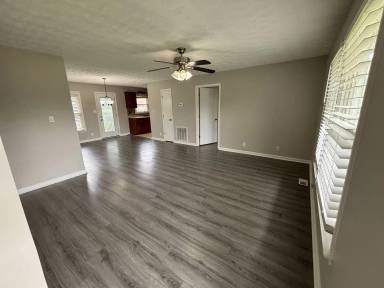 Main picture of 1055 Tolliver Way