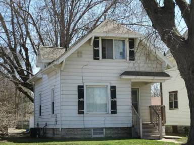 Main picture of 912 Broadway St