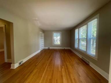 Main picture of 1441 Plymouth Ave SE