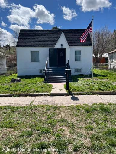 Main picture of 1031 N Lincoln Ave