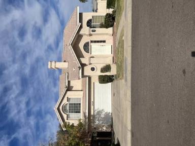 Main picture of 1424 E Gail Dr