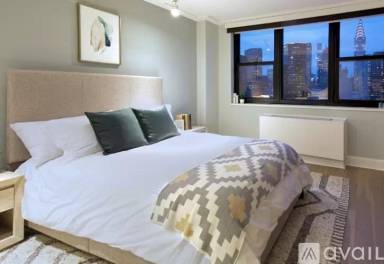 Main picture of Murray Hill Marquis