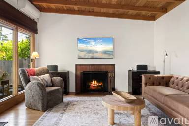 Main picture of 660 Raymond Ave