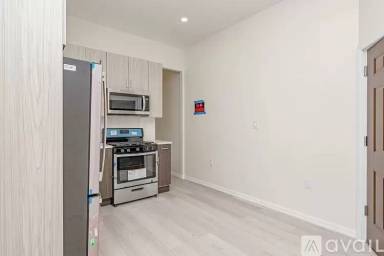 Main picture of 698 Hancock St