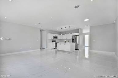 Main picture of 15233 NE 5th Ave