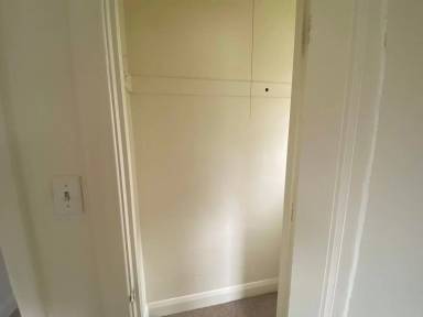 Main picture of 211 E 5th St