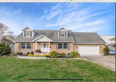 Main picture of 8 Robinson Dr