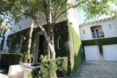 Main picture of 10105 SW 75th Pl