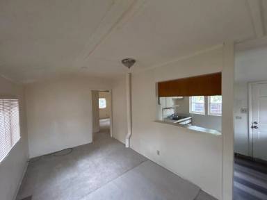 Main picture of 539 E 5th St