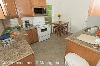 Main picture of 915 Broadway N