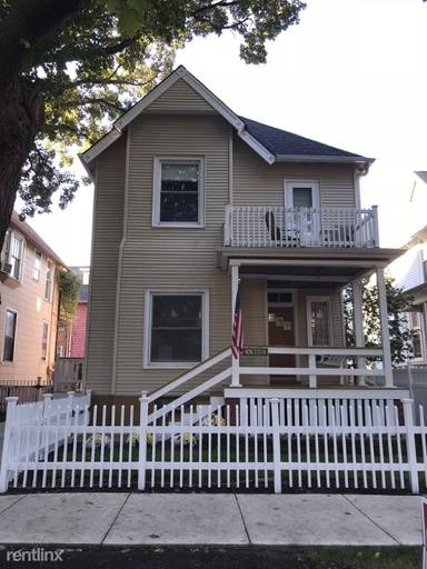Main picture of 1909 W Leland Ave