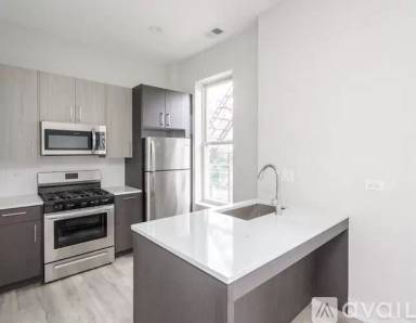 Main picture of 818 W 18th St