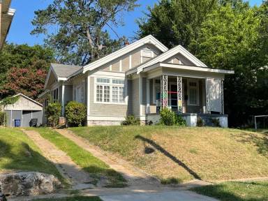 Main picture of 2400 Pinehurst Blvd