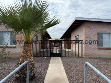 Main picture of 3938 E Poe St