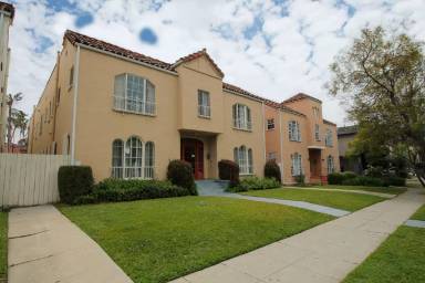 Main picture of 418 N Hayworth Ave
