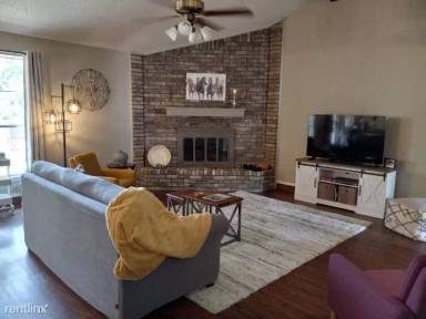 Main picture of 4710 Crestmont Ct