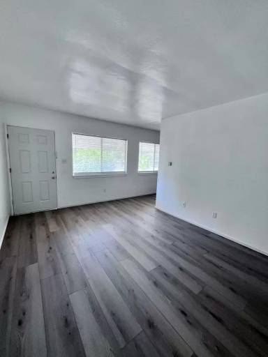 Main picture of 905 E High Ave