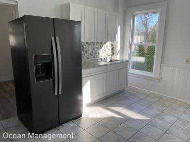 Main picture of 23 Hallock St