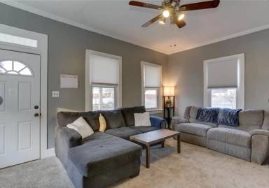 Main picture of 1108 E Pembroke Ave
