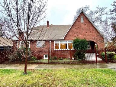 Main picture of 2200 2nd Ave