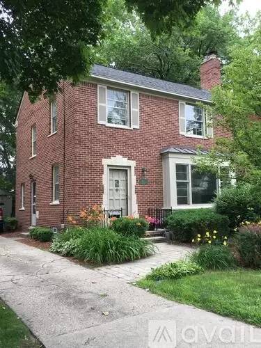 Main picture of 1022 N Washington Ave