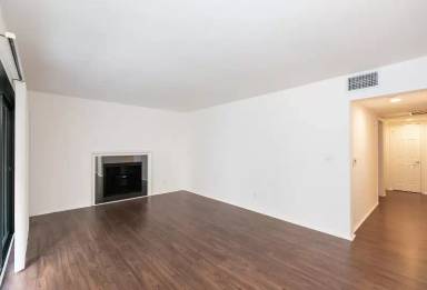 Main picture of 333 S Doheny Dr