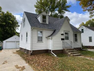 Main picture of 634 E 6th St