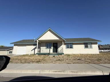 Main picture of 82 Pine St