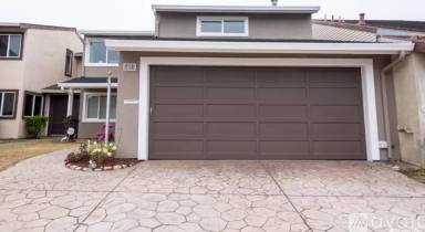 Main picture of 49 Saint Michaels Ct