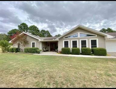 Main picture of 521 Old Fort Rd