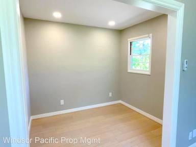 Main picture of 2273 Walnut Blvd