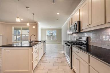 Main picture of 551 Piper Ln