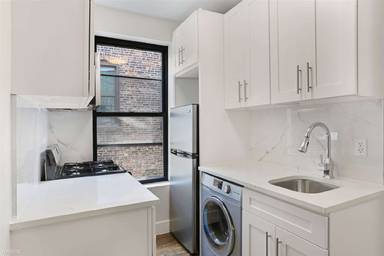 Main picture of 118 E 103rd St