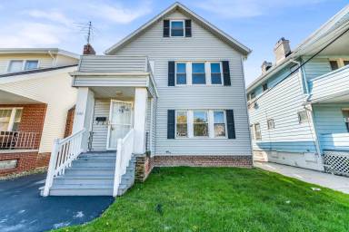 Main picture of 1460 E 204th St